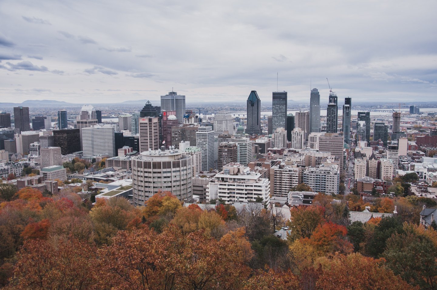 Plus d’un an au Canada